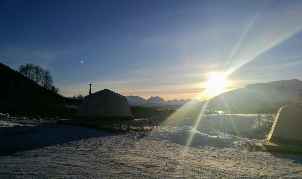 Camp North Tour Hotel Tromsø Buitenkant foto